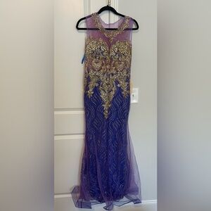 Gorgeous blue dress!